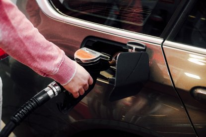 Ein Auto wird getankt